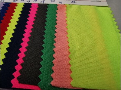 HK-KS 超薄運動布 抗熱 吸濕排汗 超輕 速乾     1-233  100%Polyester 滌綸提花菱形吸濕排汗運動布  120gsm 側面照